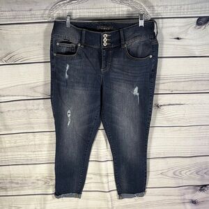 Torrid Premium Stretch Cropped Jegging Dark Wash destressed frayed hem Size 12